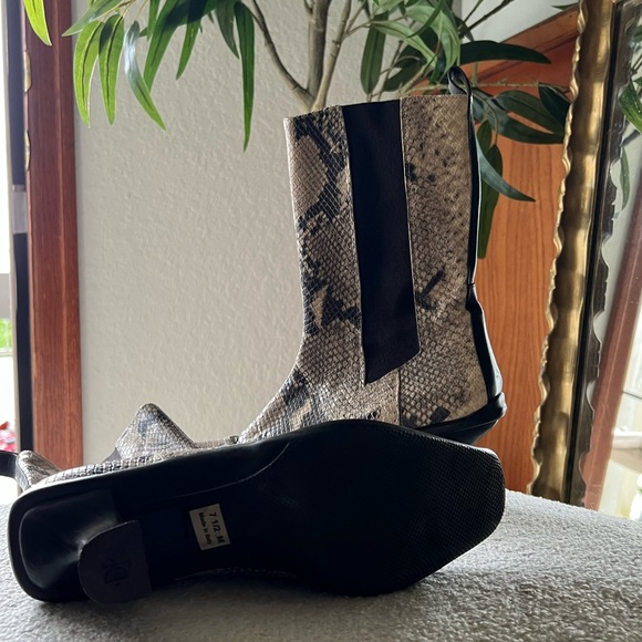 Vintage Donald J Pliner | Genuine white snakeskin square toed booties - Picture 3 of 7